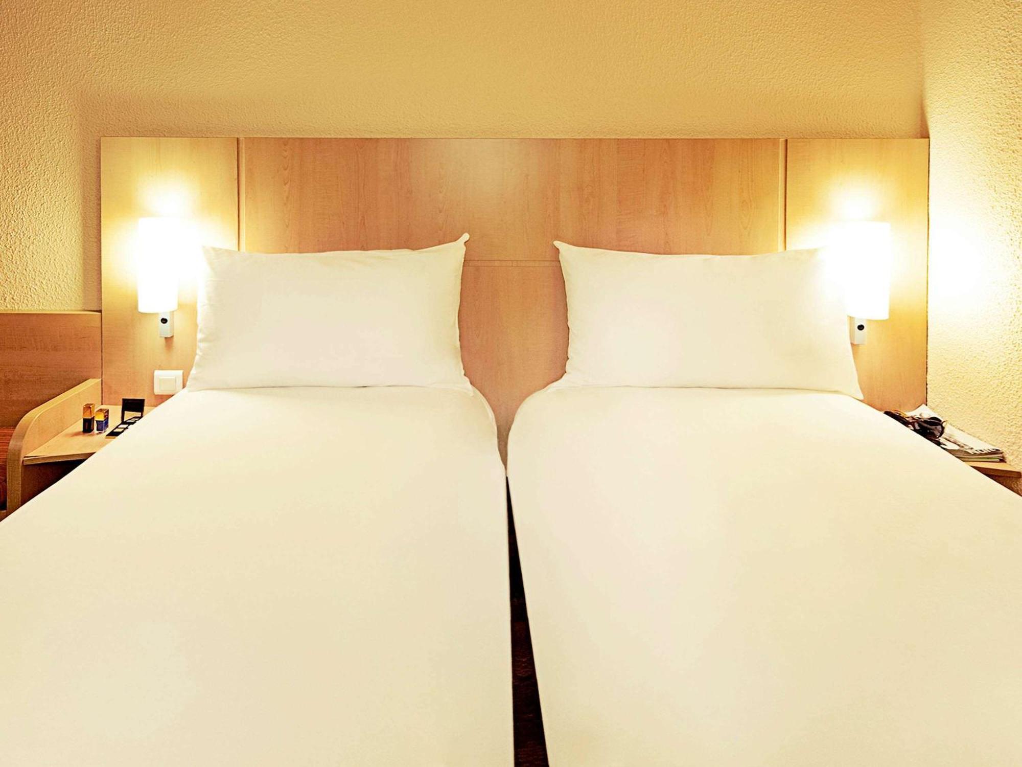 מלון Ibis Lyon Est שאפונה מראה חיצוני תמונה