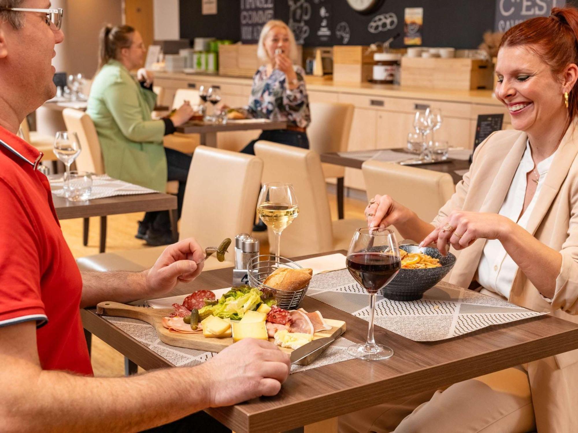 מלון Ibis Lyon Est שאפונה מראה חיצוני תמונה